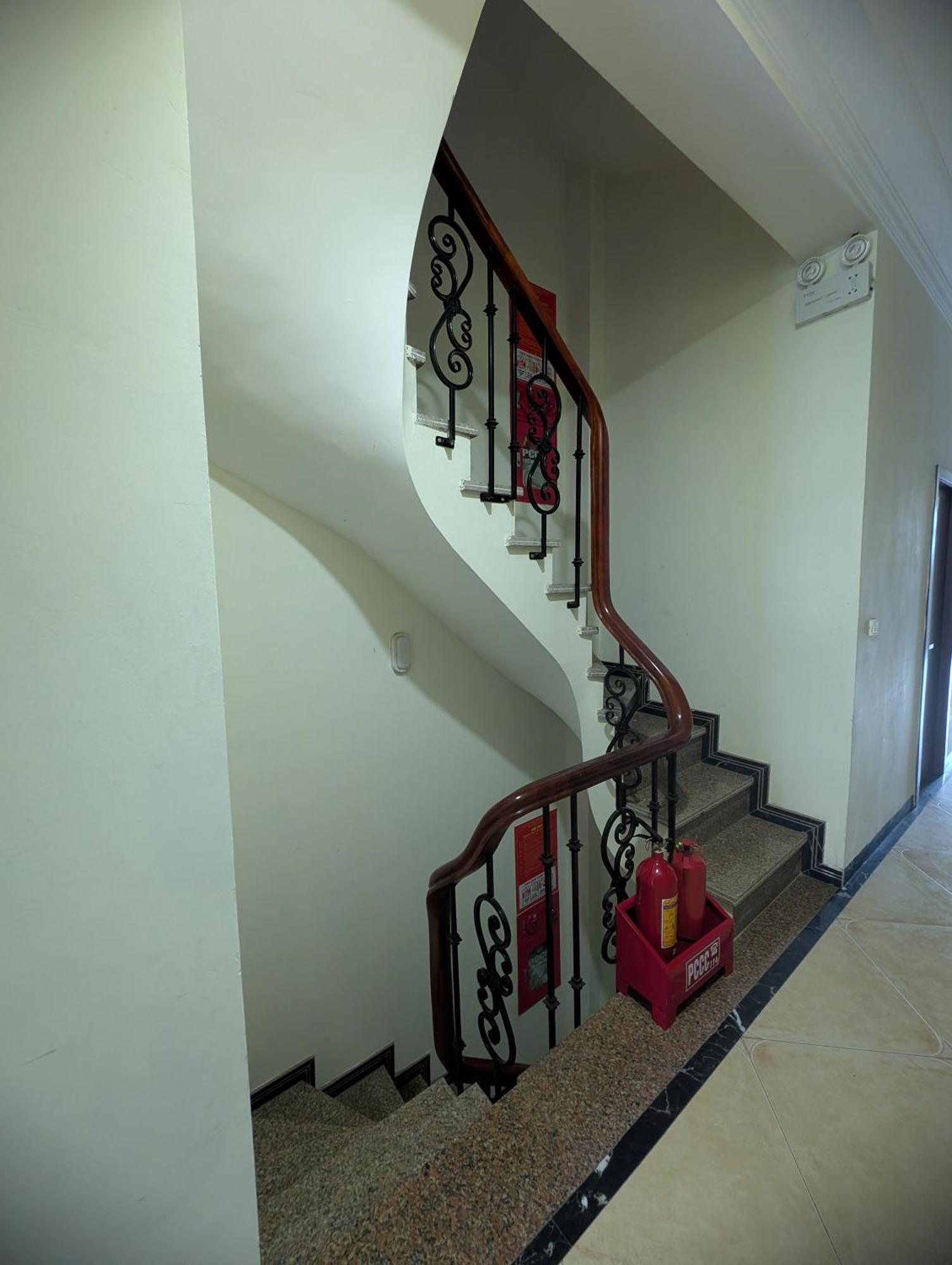 Era Apartment 158 Nguyen Khanh Toan Hanoi Exteriör bild